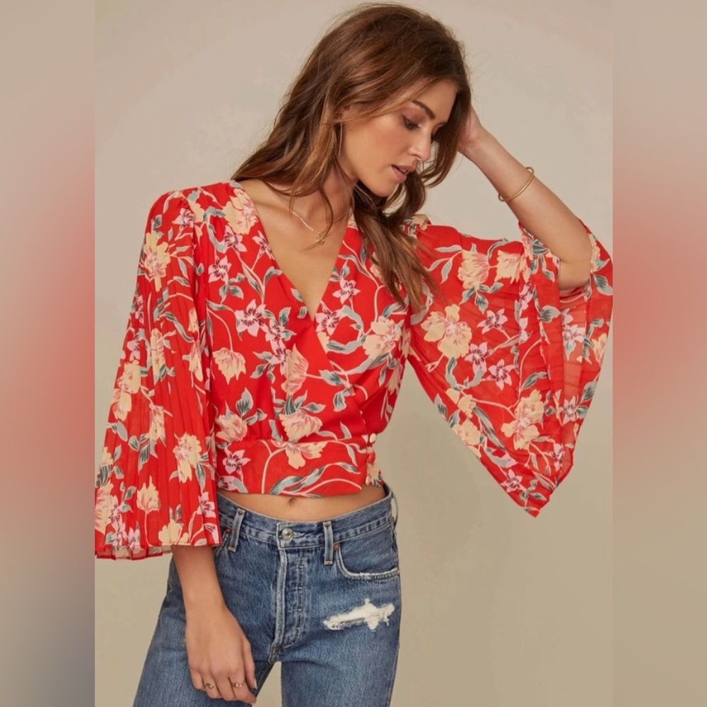 ASTR the Label pleated sleeve floral wrap top sleeve size medium